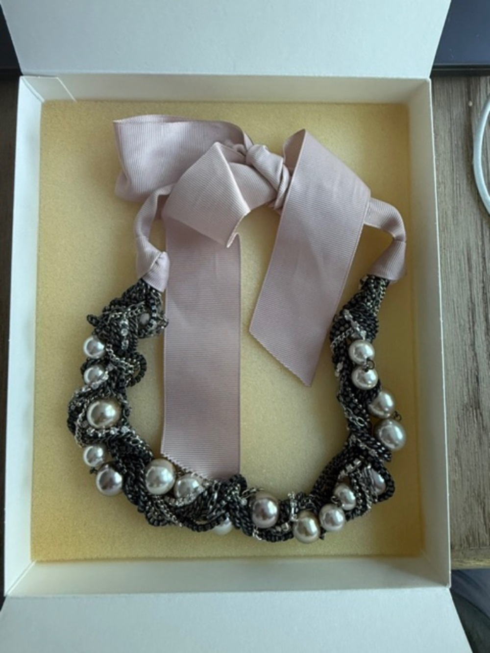 NWT Stella & Dot Colette Statement Necklace Pearl & Ribbon Silver